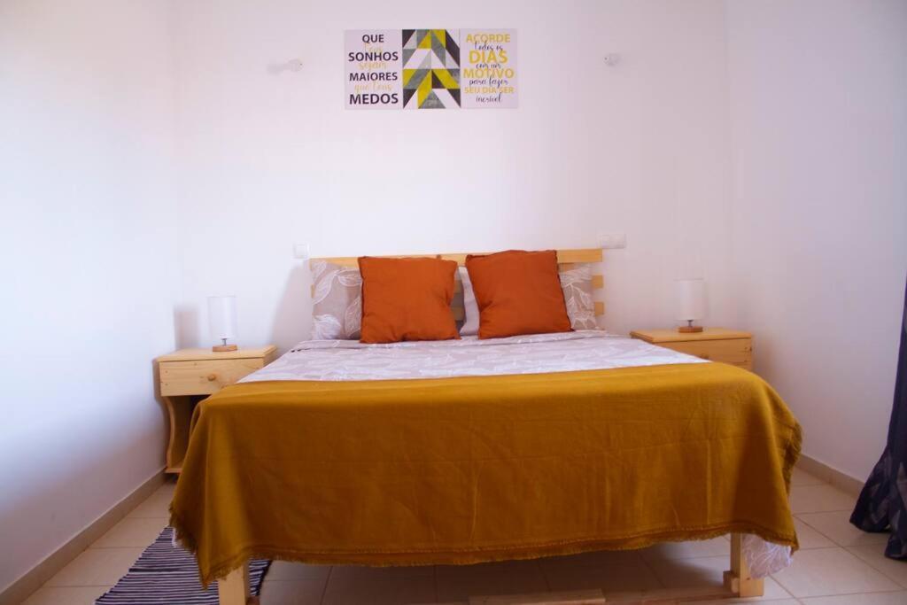 Cosy & Relax Yellow House 5Mn Walk From The Beach! Calheta Bagian luar foto